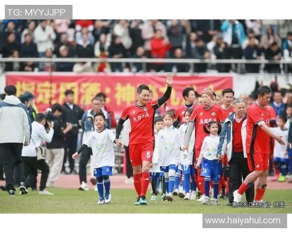 广州足球队状态变革引发热议球迷期待新篇章的崛起与挑战 广州足球队状态变革引发热议球迷期待新篇章的崛起与挑战