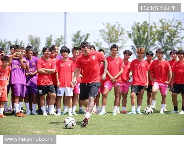 深入了解足球明星与球队的精彩世界与背后故事